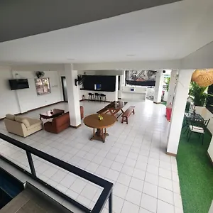 https://solace-view-rooftop.angeleshotels.net